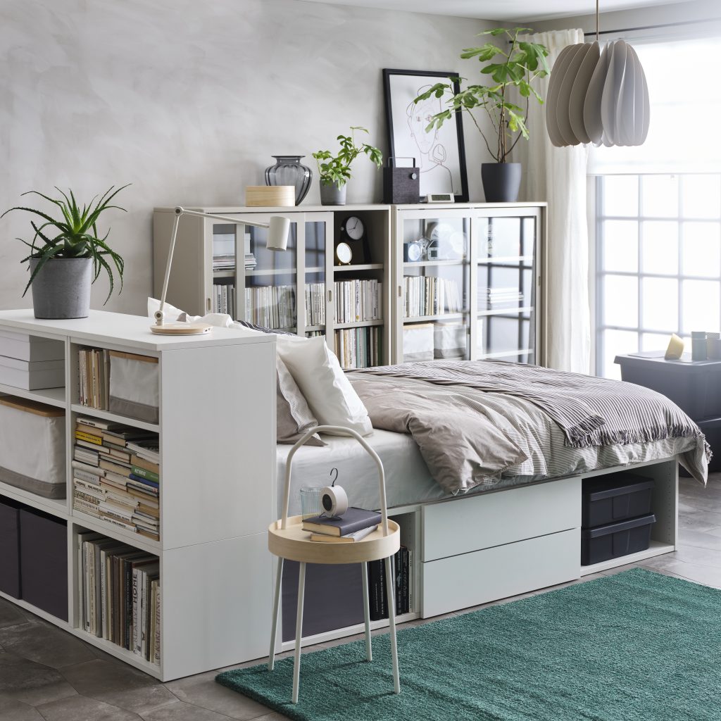 4. Misez sur la tête de lit avec rangements. IKEA.jpg ©DR